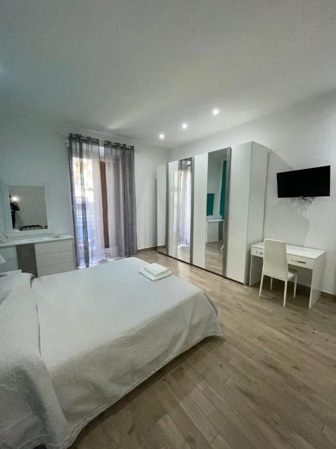 Dormire A Napoli Centro Holiday House Casa Vacanza Nápoles Exterior foto